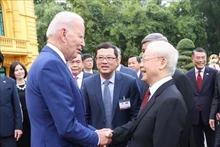 El secretario general del Partido Comunista de Vietnam, Nguyen Phu Trong, recibe en 2023 al presidente de Estados Unidos, Joe Biden. (Fotografía: VNA)
