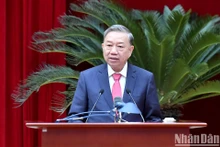 El secretario general del Partido Comunista de Vietnam, To Lam, interviene en la reunión. (Fotografía: Nhan Dan)