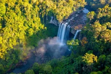 Contemplar entre nubes las cataratas vietnamitas K50