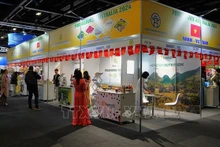 En el stand de Vietnam. (Fotografía: VNA)