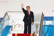 El primer ministro de China, Li Qiang, llega a Hanói para iniciar una visita oficial a Vietnam. (Fotografía: VNA)