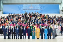 [Foto] Premier asiste al Foro de Intelectuales y Expertos Vietnamitas en el Exterior