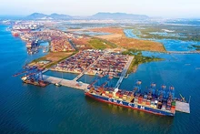 Buques de contenedor en el puerto internacional de Gemalink en Ba Ria-Vung Tau. (Fotografía: VNA)