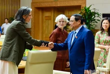 [Foto] Premier vietnamita recibe a representantes de organizaciones internacionales en Vietnam