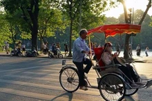 Triciclo, atracción turística de la capital de Hanói
