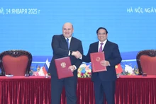 [Foto] Premieres de Vietnam y Rusia presencian firma de acuerdos bilaterales