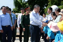 [Foto] Máximo dirigente vietnamita visita distrito insular de Con Co