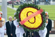 [Foto] Delegados de Congreso del Frente de la Patria rinden homenaje al Presidente Ho Chi Minh