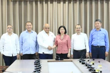 Los participantes en la reunión. (Fotografía: kinhtedothi.vn)