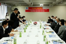 En la reunión con la Universidad de Industria de Kitami. (Fotografía: thoidai.com.vn)