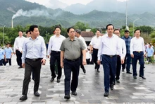 [Foto] Premier vietnamita realiza visita de trabajo a provincia de Ha Giang
