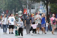 Turistas extranjeros en Hanói. (Fotografía: VNA)