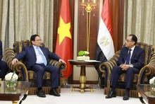 El primer ministro de Vietnam, Pham Minh Chinh, se reúne con su homólogo egipcio, Mostafa Madbouly. (Fotografía: VNA)