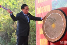 [Foto] Jefe del Legislativo vietnamita participa en festival tradicional de siembra de árboles