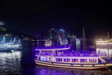 Crucero en la Bahía de Ha Long, Quang Ninh. (Fotografía: VNA)