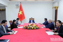 El primer ministro de Vietnam, Pham Minh Chinh, sostiene conversaciones con su homóloga tailandesa, Paetongtarn Shinawatra. (Fotografía: Nhan Dan)