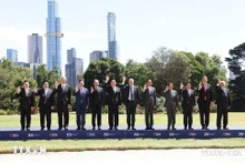 El primer ministro australiano, Anthony Albanese, los jefes de delegaciones y el secretario general de la Asean asisten a la reunión especial para celebrar los 50 años de relaciones Asean-Australia, en Melbourne, el 6 de marzo de 2024. (Fotografía: VNA)