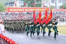 El desfile del Bloque de Soldados de Dien Bien Phu en el mitin, desfile y marcha en conmemoración al 70 aniversario de la Victoria de Dien Bien Phu (7 de mayo). (Fotografía: VNA)