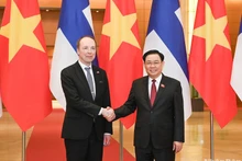 El presidente de la Asamblea Nacional de Vietnam, Vuong Dinh Hue, y su homólogo finlandés, Jussi Halla-aho. (Fotografía: Nhan Dan)