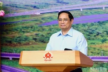 [Foto] Premier vietnamita preside reunión sobre obras claves de transporte