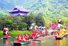 Barcos con patrones de dragón en el festival de Trang An. (Foto: Truong Huy)