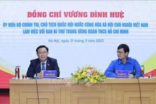 El presidente de la Asamblea Nacional de Vietnam, Vuong Dinh Hue, visita a la Secretaría del Comité Central de la Unión de Jóvenes Comunistas Ho Chi Minh, el 21 de marzo de 2023. (Fotografía: VNA)
