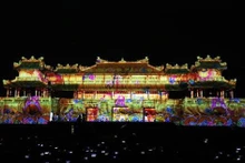 La arquitectura de Ngo Mon se realza con colores brillantes y se transforma por la noche con un sistema de proyector con un brillo de 300 mil lúmenes. (Fotografía: VNA)
