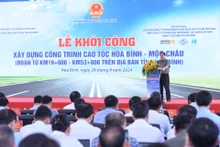 [Foto] Premier vietnamita lanza construcción de autopista Hoa Binh-Moc Chau