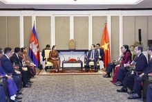 El titular de la Asamblea Nacional de Vietnam, Tran Thanh Man, recibe a Samdech Men Sam An, presidenta de la Asociación de Amistad Camboya-Vietnam. (Fotografía: VNA)