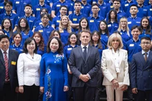 [Foto] Dirigentes de Vietnam y Francia visitan Universidad de Ciencia y Tecnología de Hanói