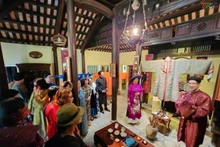 Efectúan una exposición de Ao Dai de la última dinastía feudal de Vietnam. (Fotografía: baovanhoa.vn)