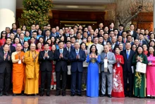 [Foto] Líder del PCV recibe a vietnamitas en ultramar que asisten al programa “Primavera de la Patria” 2025