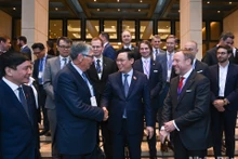 El presidente de la Asamblea Nacional de Vietnam, Vuong Dinh Hue, y los delegados. (Fotografía: Nhan Dan)