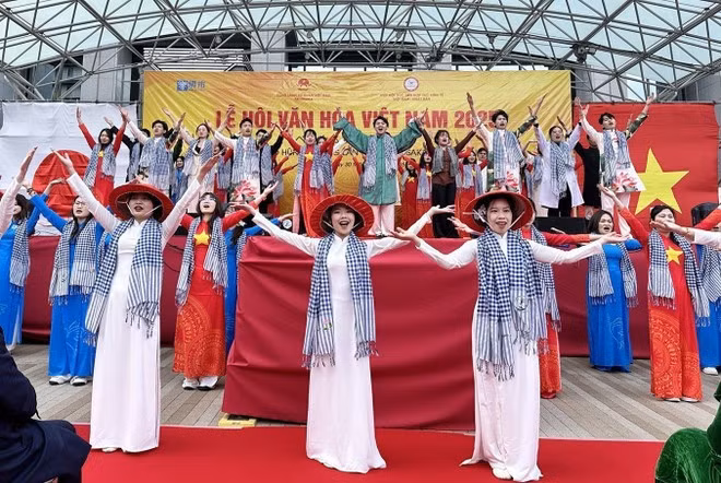 Un espectáculo en el Festival (Fuente: VNA) Un espectáculo en el Festival (Fuente: VNA)