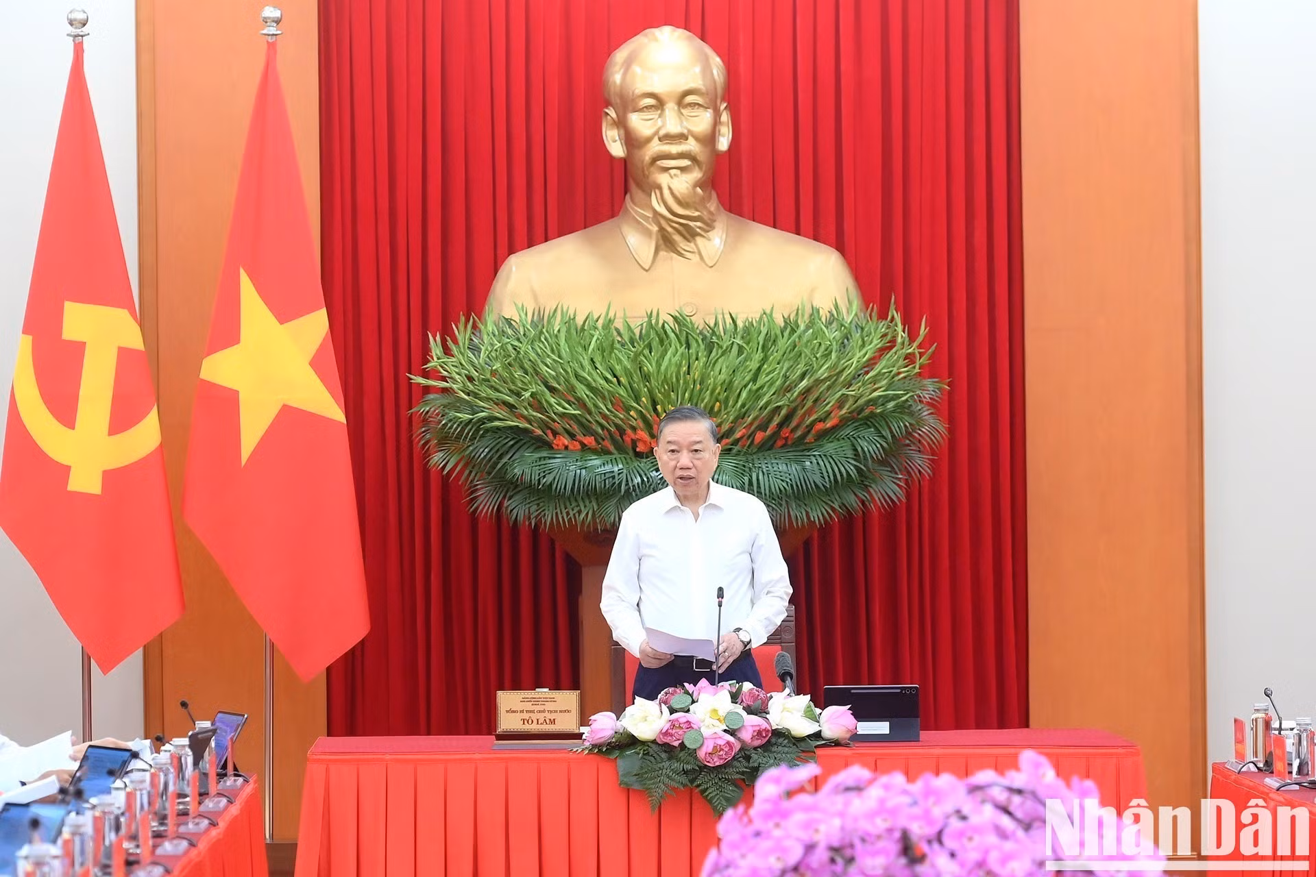 El secretario general del Partido Comunista y presidente de Vietnam, To Lam, imparte directrices.