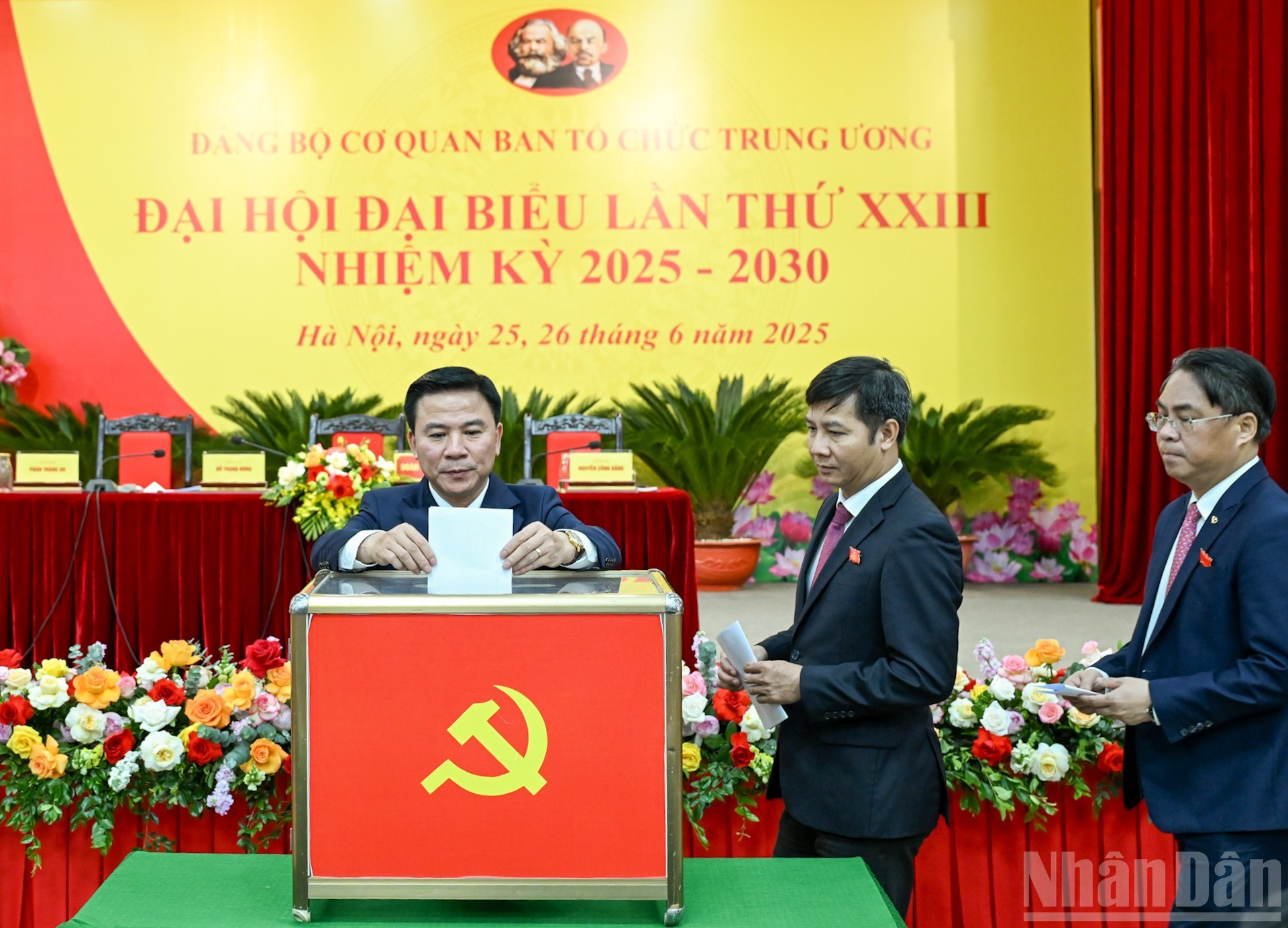 Votan para elegir al Comité Ejecutivo del Comité partidista de la Comisión de Organización del Comité Central del PCV para el período 2025-2030.