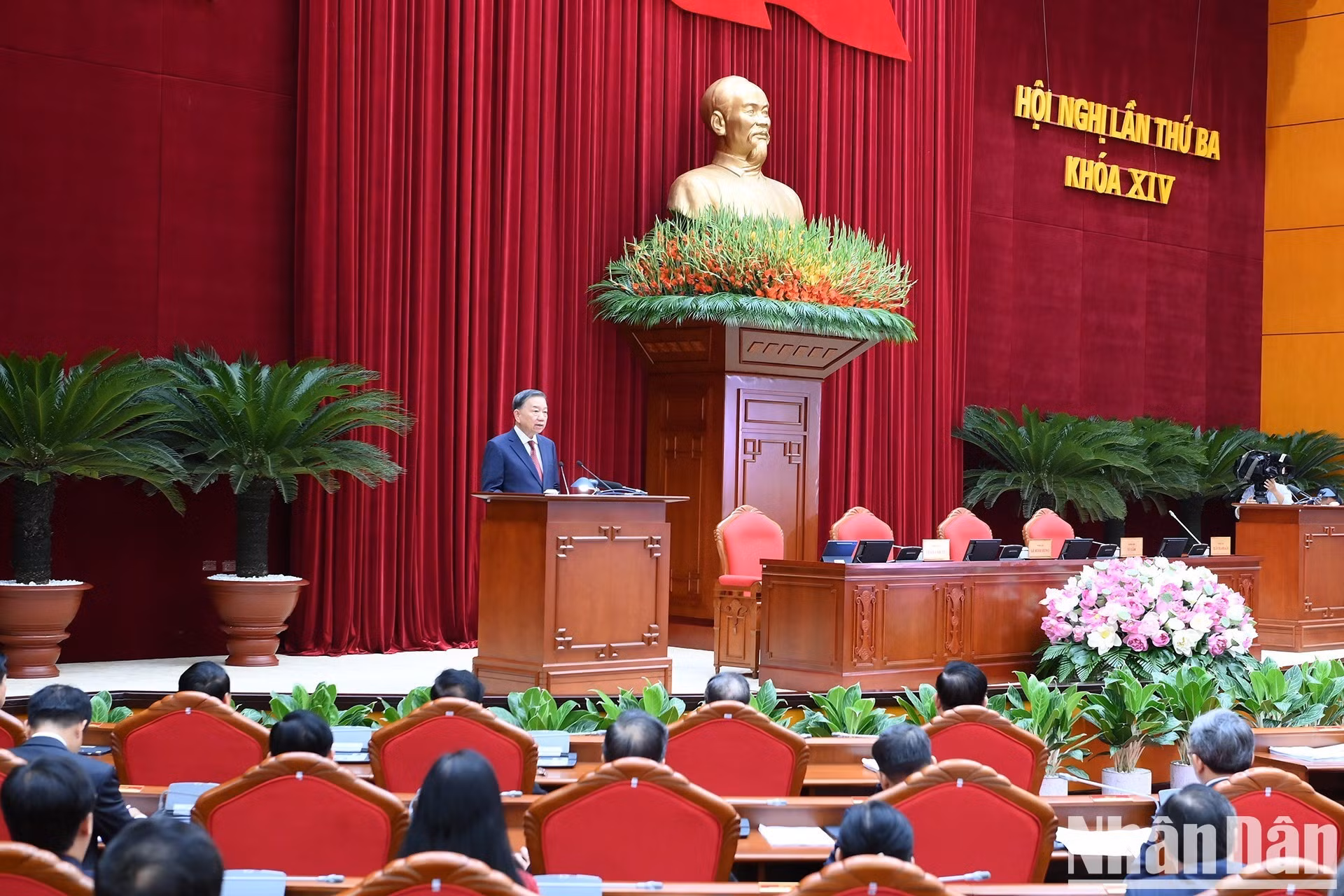 El secretario general del Partido Comunista y presidente de Vietnam, To Lam, pronuncia un discurso de clausura.
