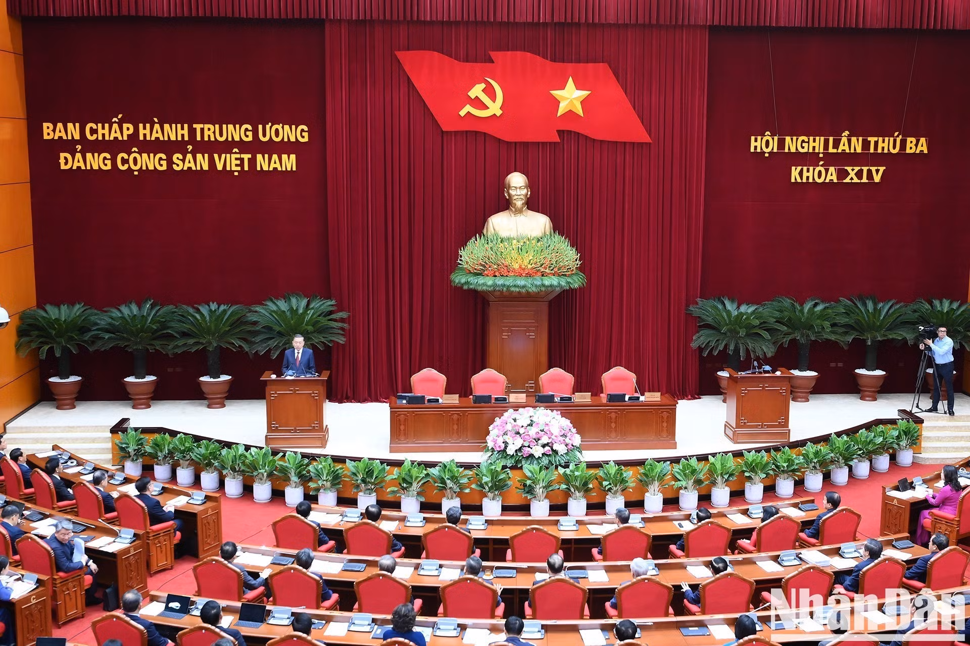 El secretario general del Partido Comunista y presidente de Vietnam, To Lam, pronuncia un discurso de clausura.