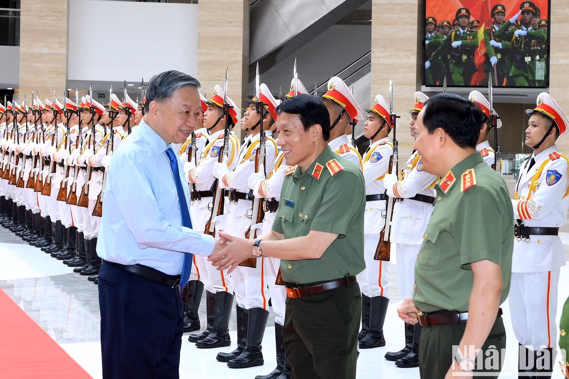 El secretario general del Partido Comunista y presidente de Vietnam, To Lam, recibido por dirigentes del Ministerio de Seguridad Pública.
