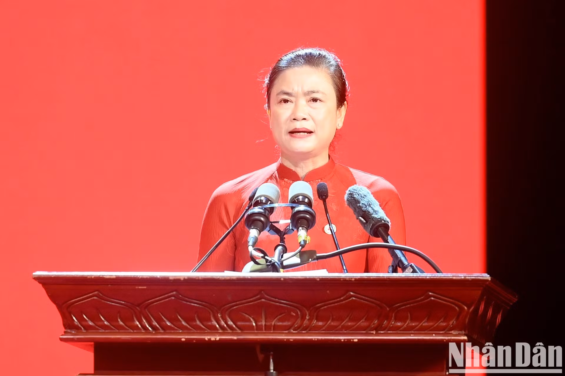 La secretaria del Comité del Partido de la Cruz Roja de Vietnam y presidenta de la organización, Do Thi Thu Thao, pronuncia un discurso.