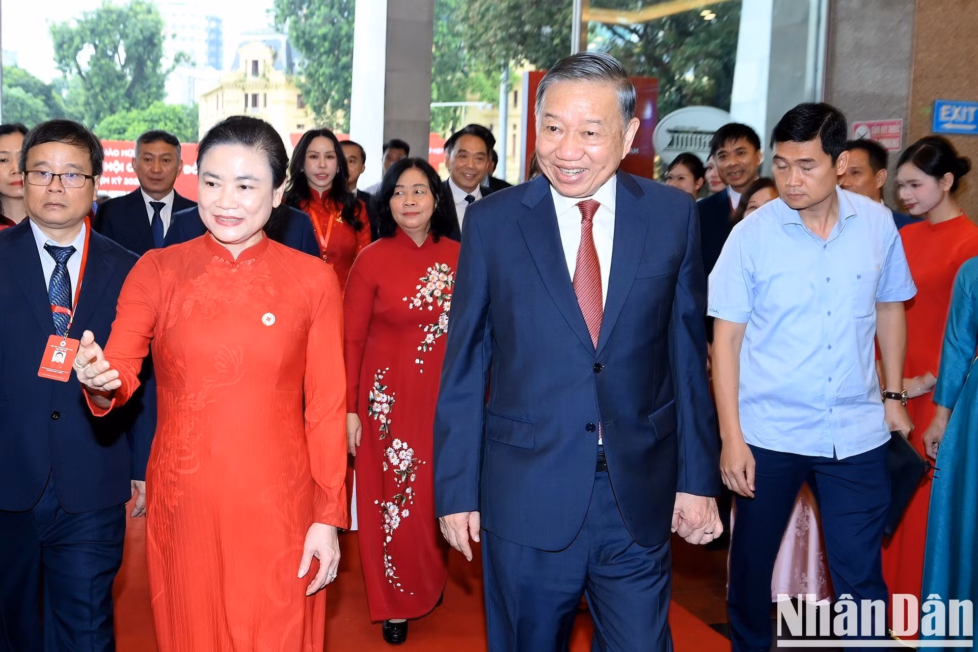 El secretario general del Partido Comunista y presidente de Vietnam, To Lam, llega al evento.