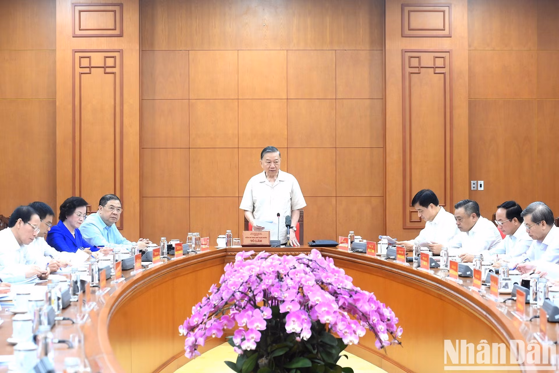 El secretario general del Partido Comunista y presidente de Vietnam, To Lam, preside la reunión.