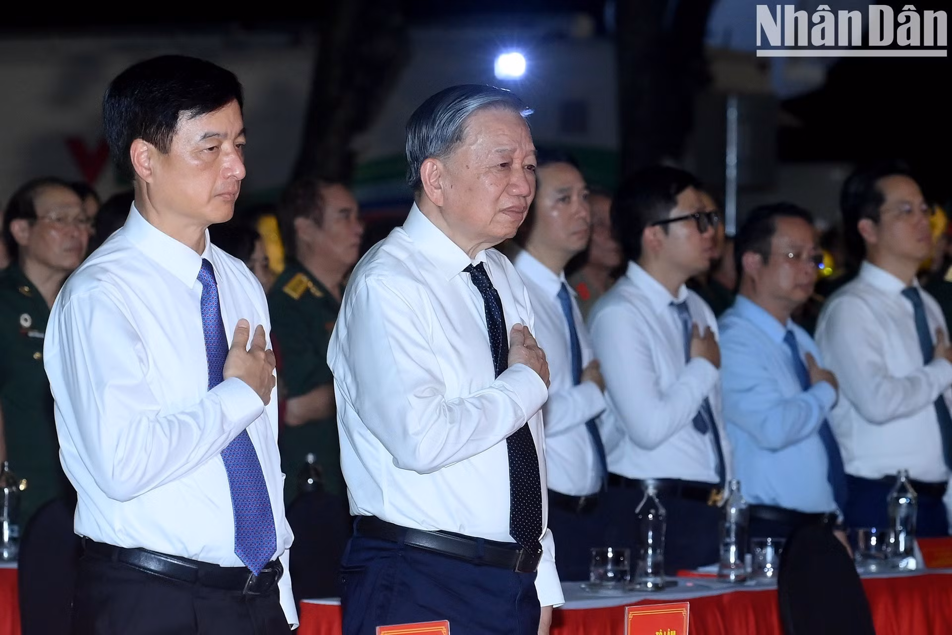 El secretario general del PCV y presidente de Vietnam, To Lam, y los delegados asisten al programa en Hanói.
