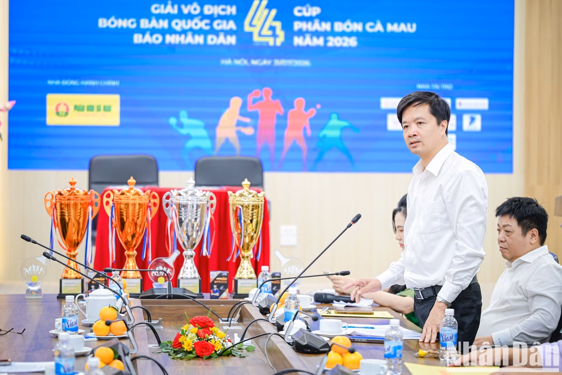 Ta Quang Dung, jefe de la redacción de Asuntos Sociales y Culturales del periódico Nhan Dan y director del torneo, ofrece información sobre la competición.