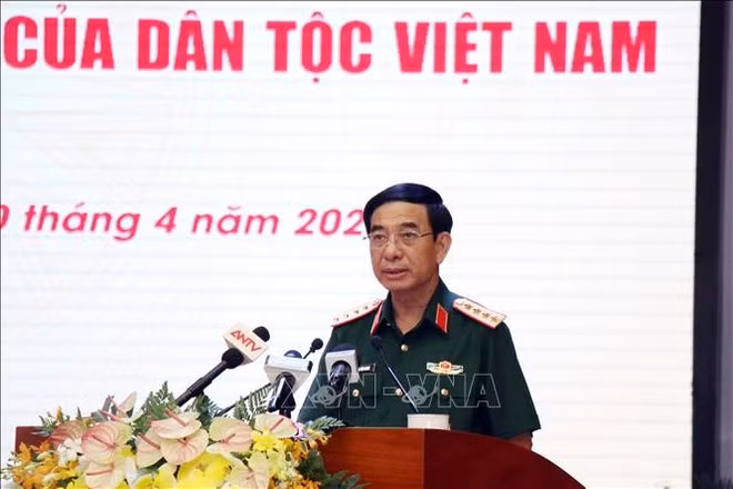 El ministro de Defensa, Phan Van Giang, habla en el evento. (Fuente: VNA)