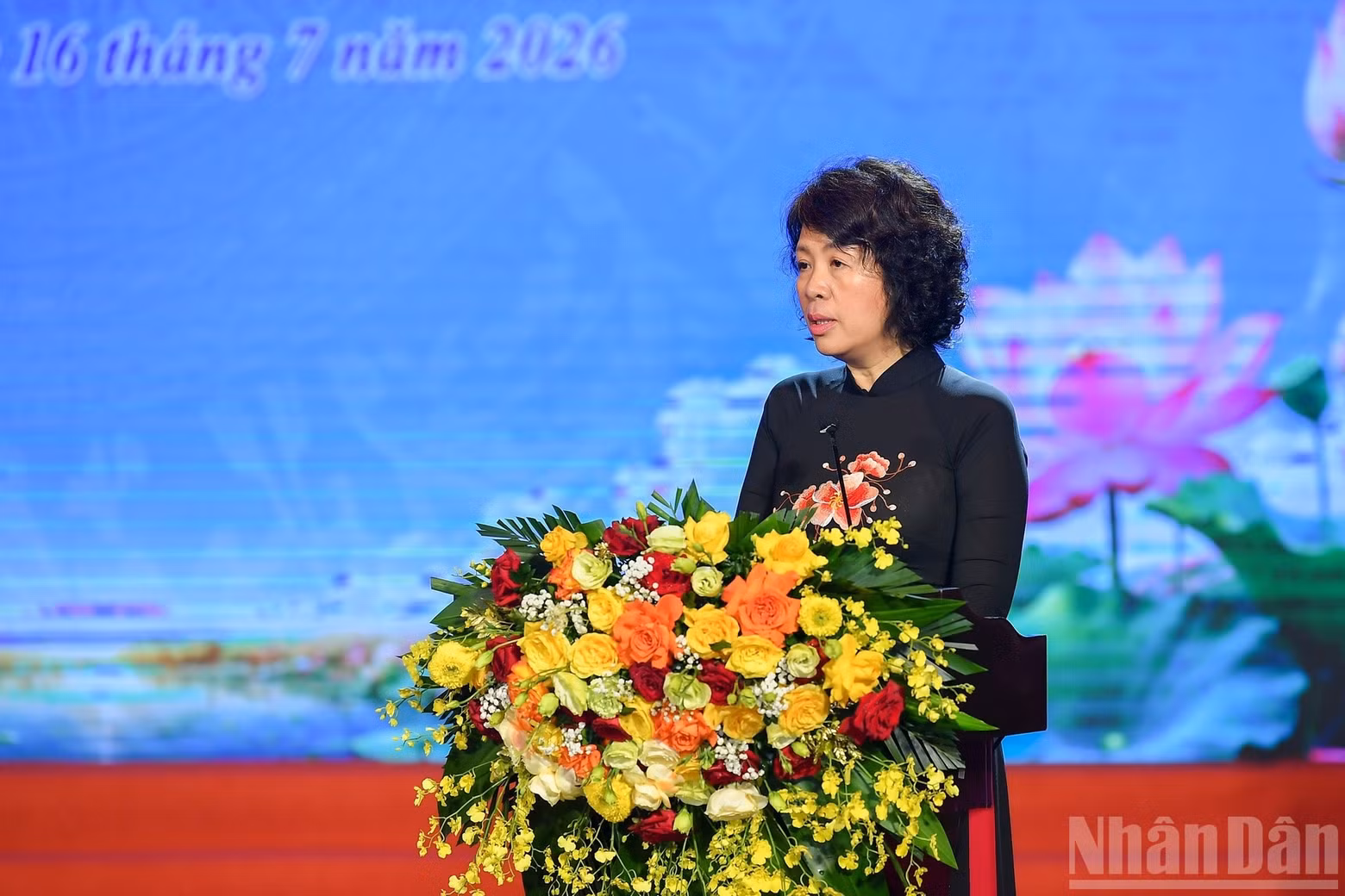 Según Nguyen Thi Hoang Van, vicesecretaria del Comité del Partido en el Comité Directivo 35, jefa de este órgano y presidenta del comité organizador, presenta el informe de clausura del concurso. (Foto: The Dai)