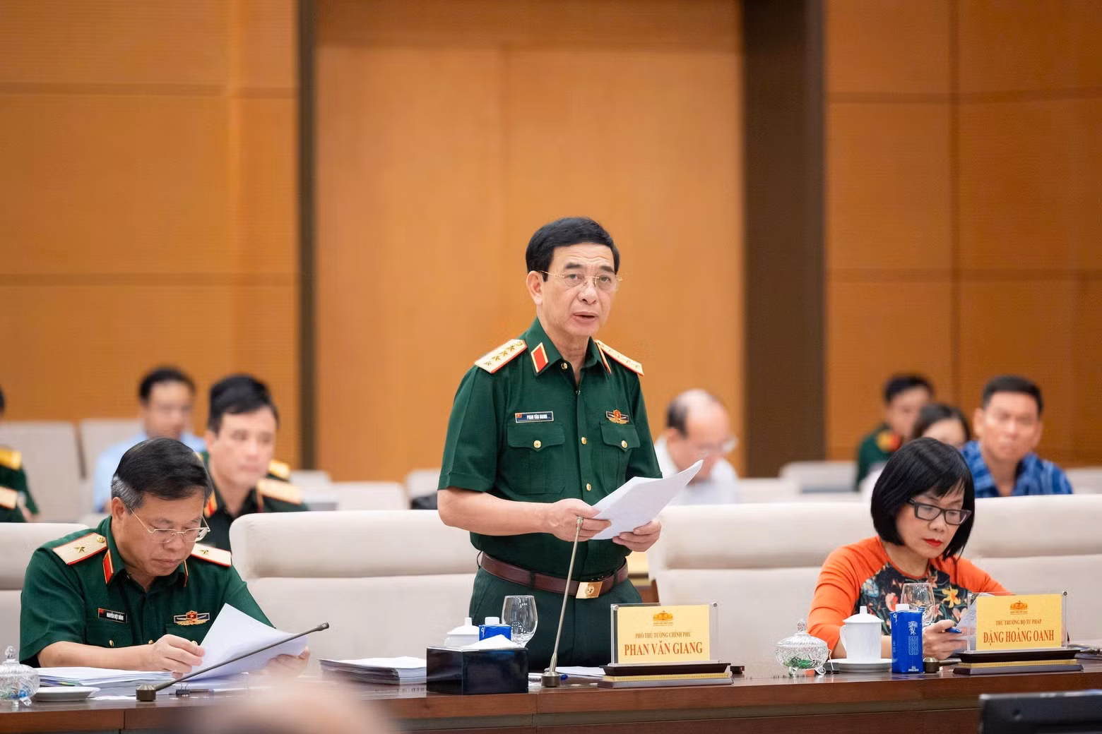 El vicepremier y ministro de Defensa, general Phan Van Giang, habla en el evento. (Foto: quochoi.vn)