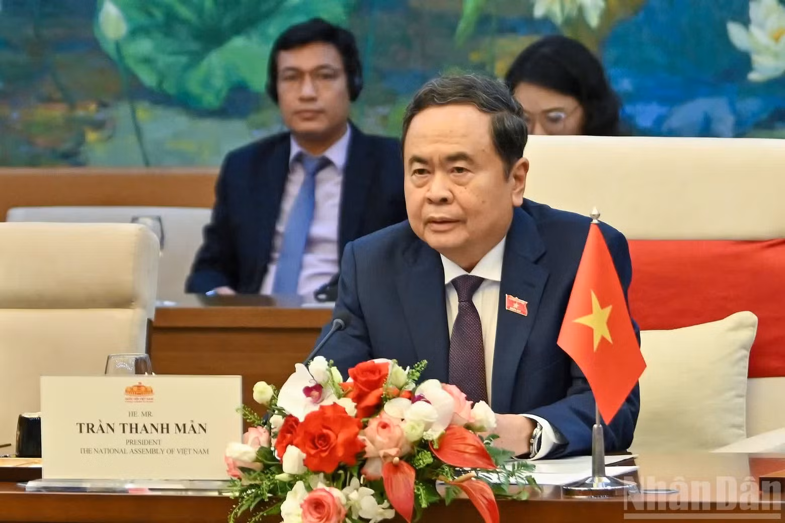 El presidente de la Asamblea Nacional de Vietnam, Tran Thanh Man, habla en la reunión.