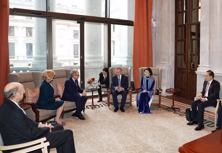 La actividad se enmarca en la actual visita oficial del líder partidista vietnamita y su cónyuge al Reino Unido.