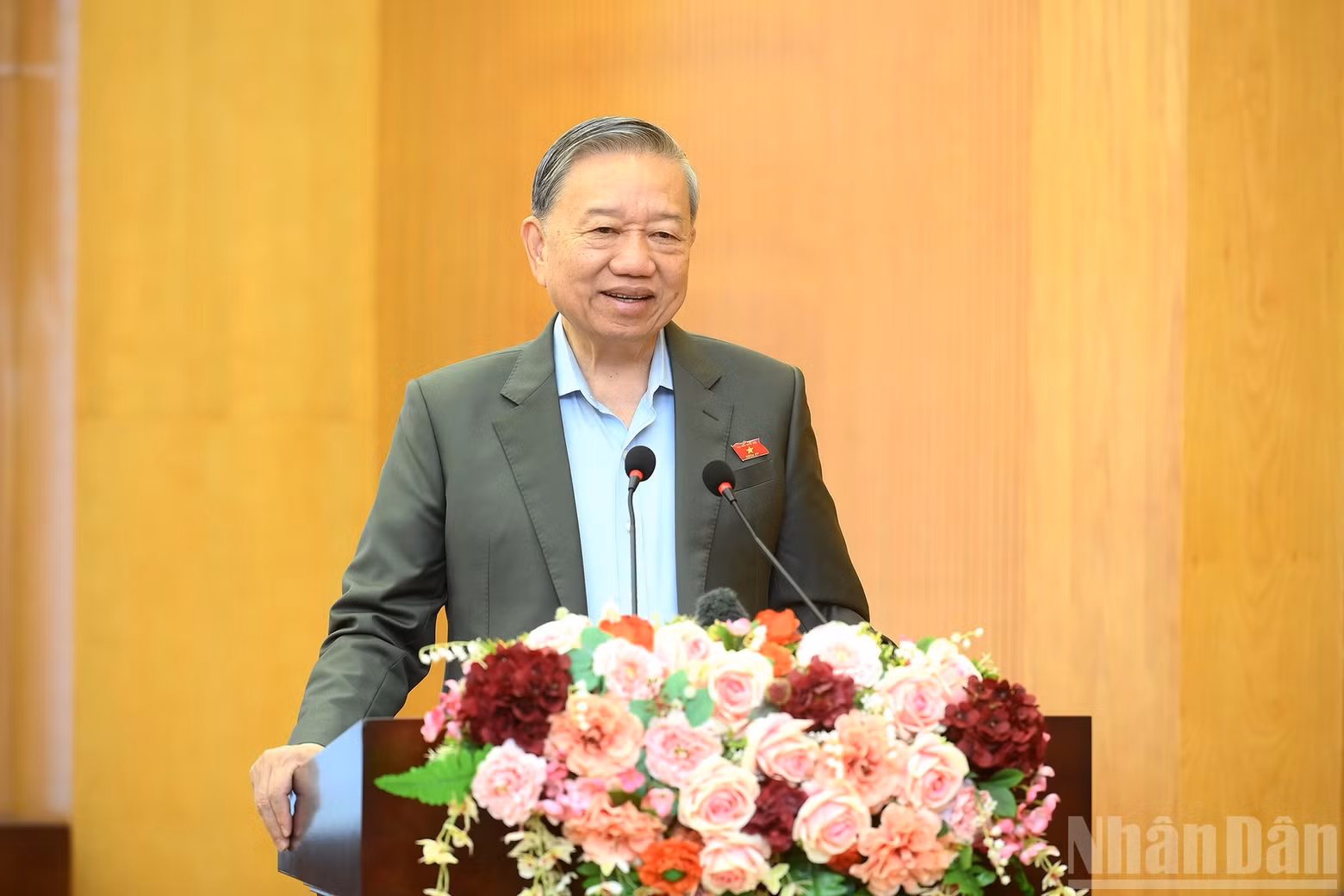 El secretario general del Partido Comunista de Vietnam, To Lam, tiene la palabra.